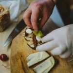 Smørrebrød til frokost som en klassisk løsning til hverdag og arbejdsplads